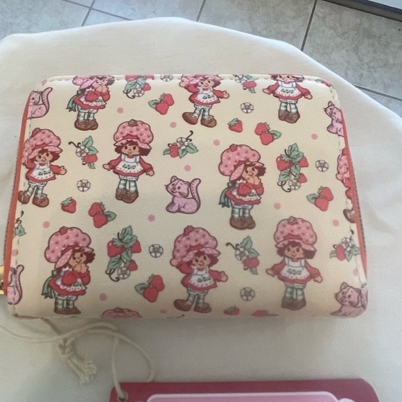 Loungefly strawberry shortcake wallet nwt - Picture 3 of 4